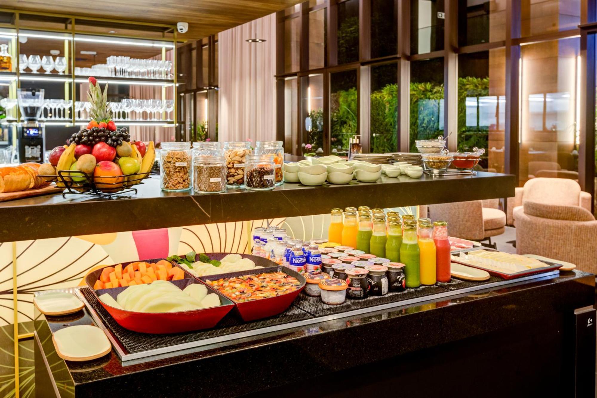Отель Qoya Sao Paulo Paulista, Curio Collection By Hilton Экстерьер фото